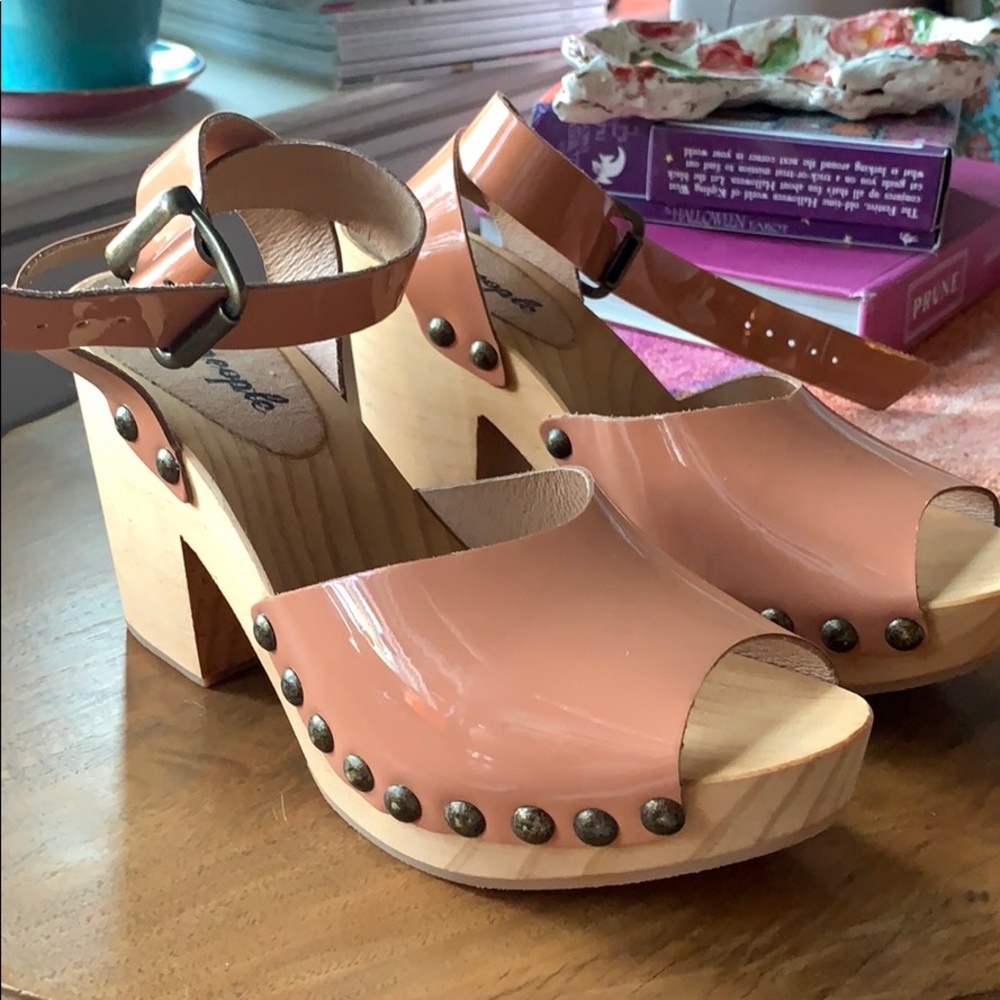 FreePeople nude clogs